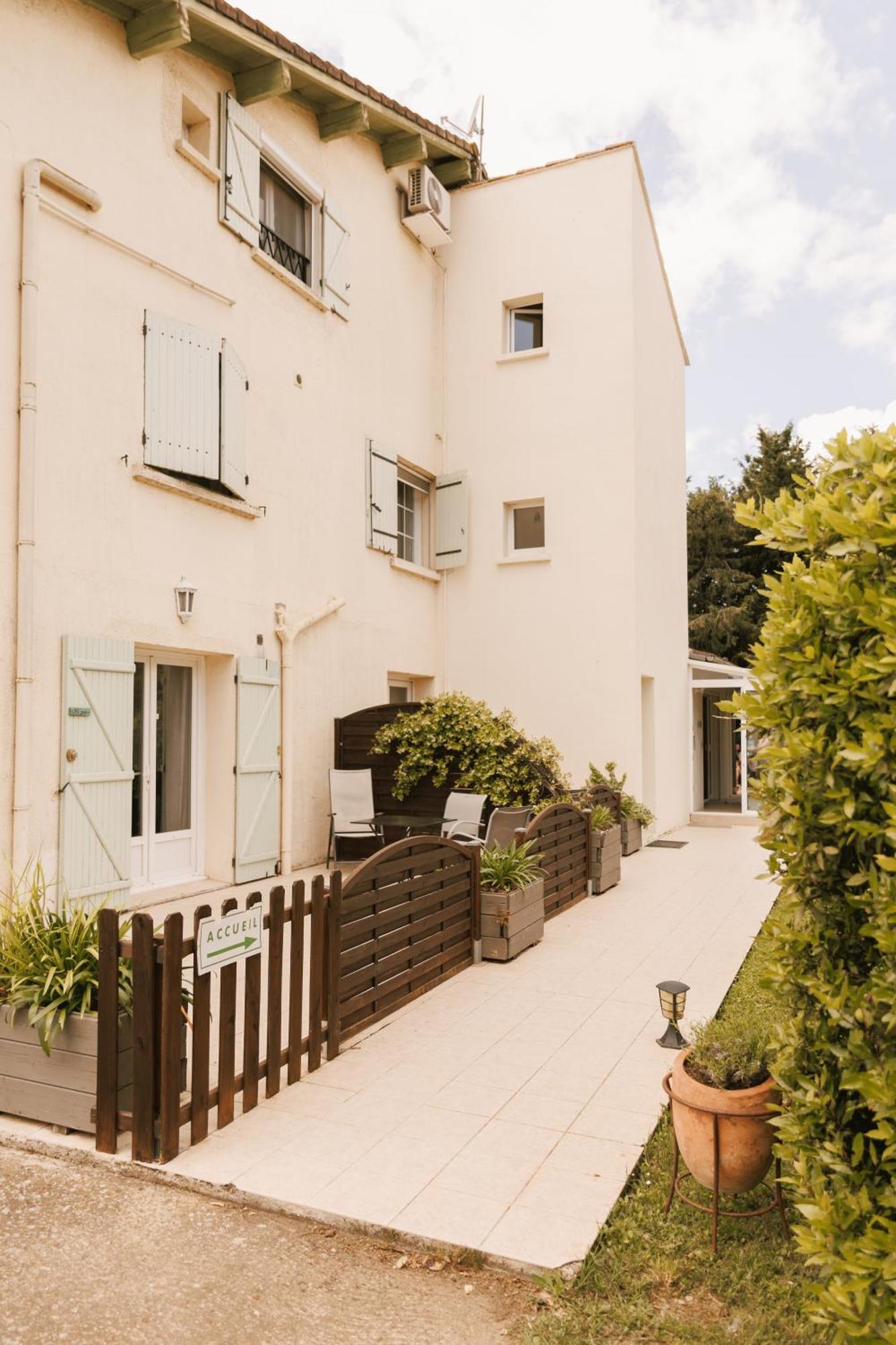 Mas Saint-Ange Bed & Breakfast ลูเนล ภายนอก รูปภาพ