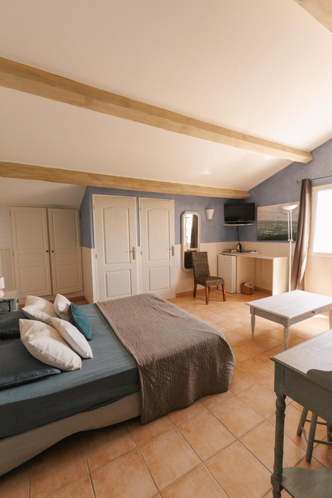 Mas Saint-Ange Bed & Breakfast ลูเนล ภายนอก รูปภาพ