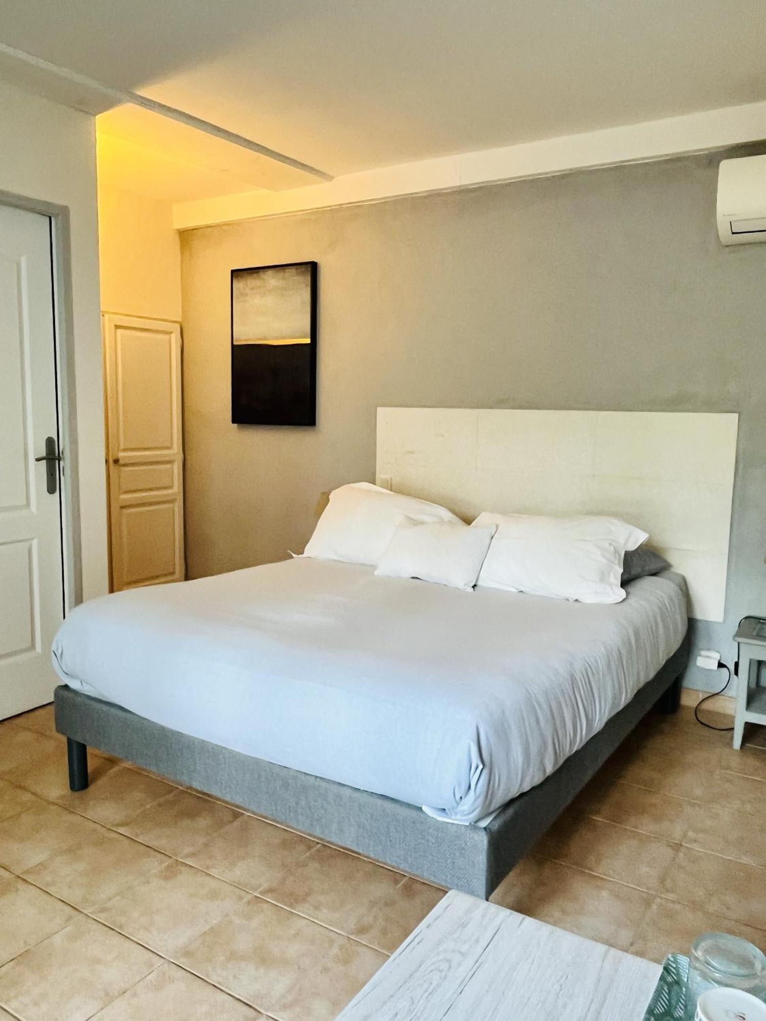 Mas Saint-Ange Bed & Breakfast ลูเนล ภายนอก รูปภาพ
