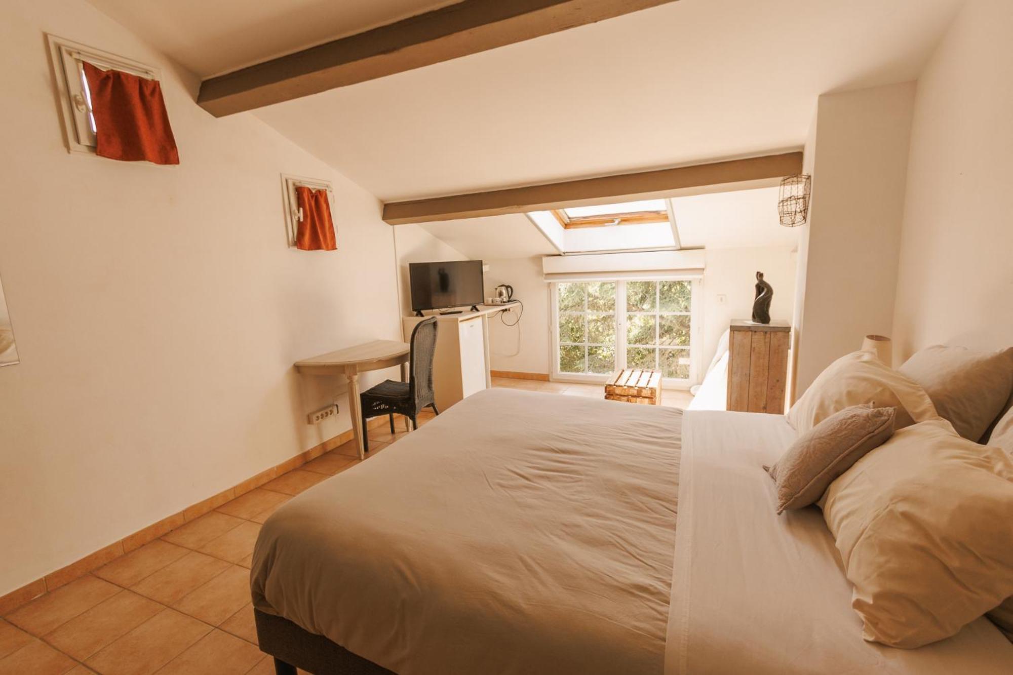 Mas Saint-Ange Bed & Breakfast ลูเนล ภายนอก รูปภาพ