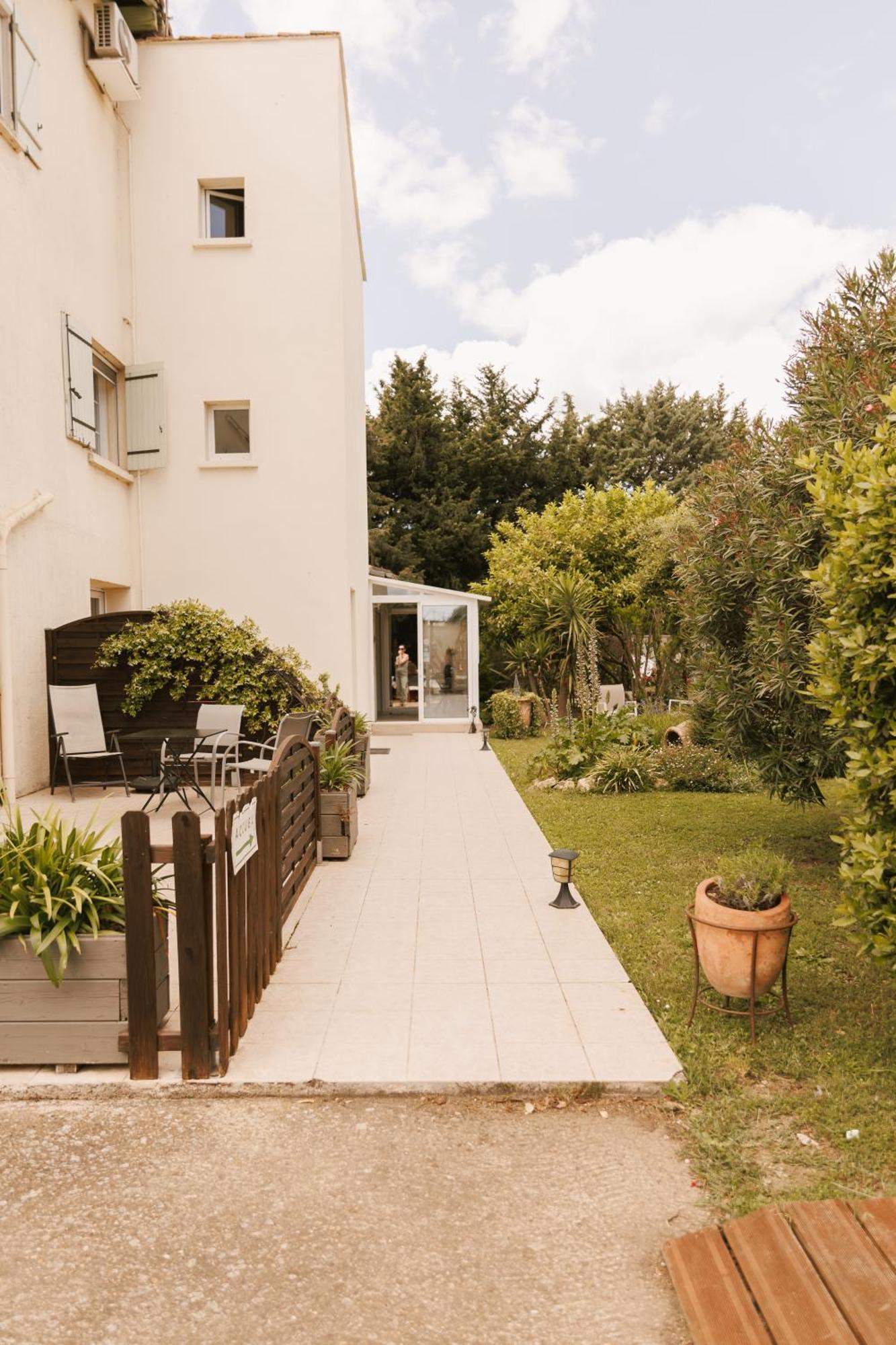 Mas Saint-Ange Bed & Breakfast ลูเนล ภายนอก รูปภาพ