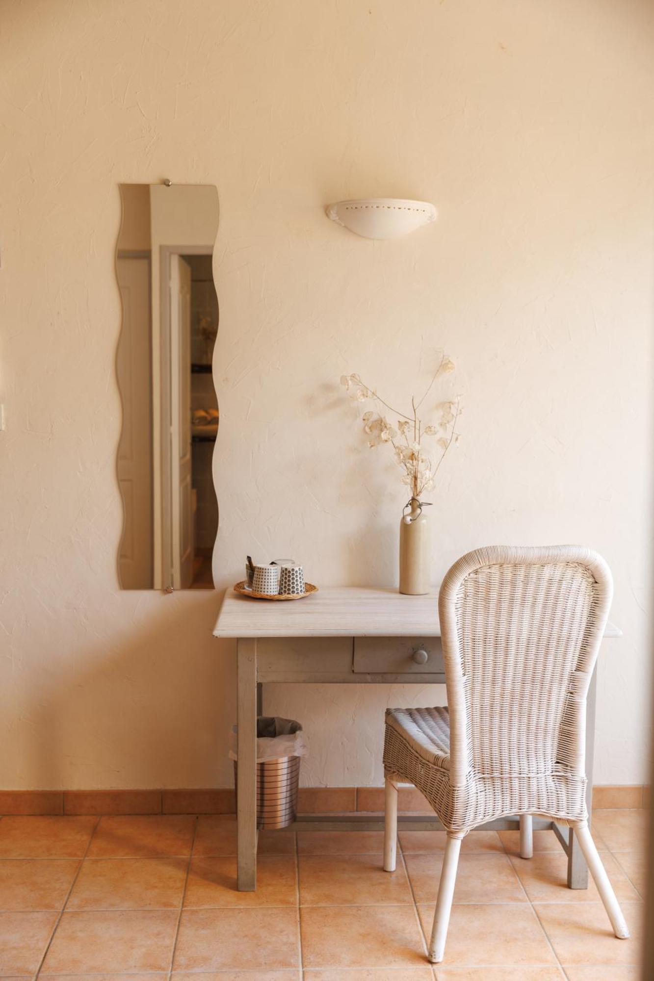 Mas Saint-Ange Bed & Breakfast ลูเนล ภายนอก รูปภาพ