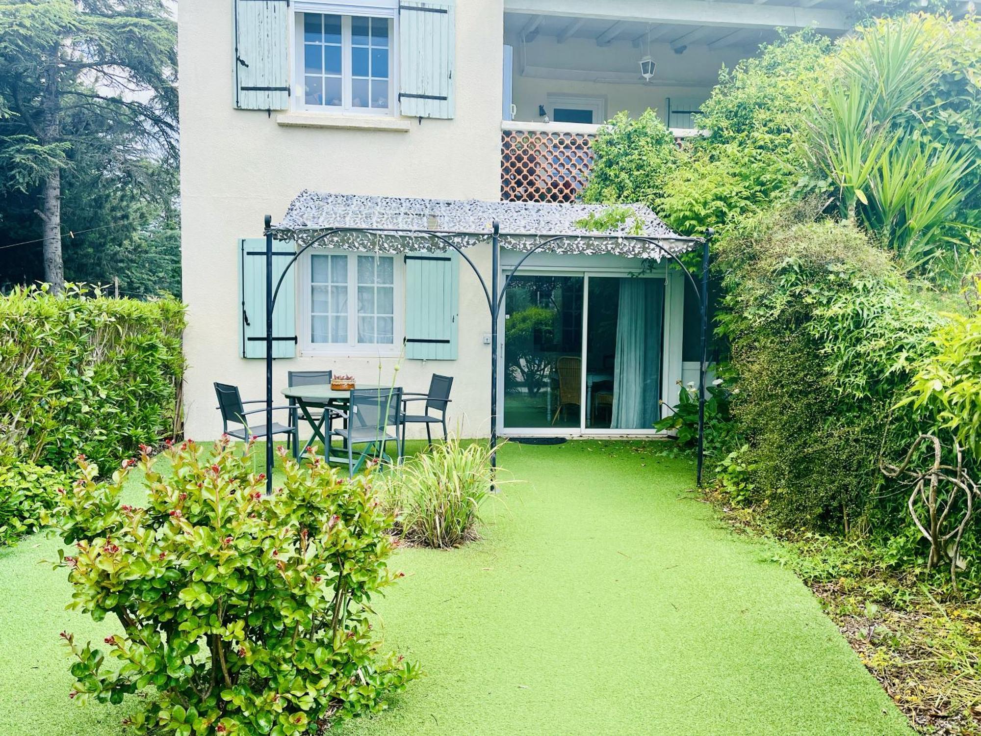 Mas Saint-Ange Bed & Breakfast ลูเนล ภายนอก รูปภาพ